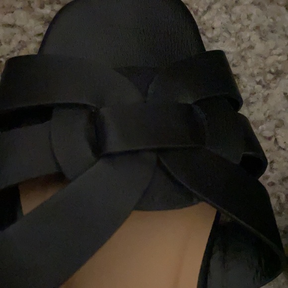 black slip on sandals sides - Picture 2 of 2
